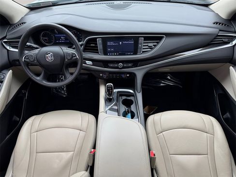 Used 2020 Buick Enclave Essence image 10