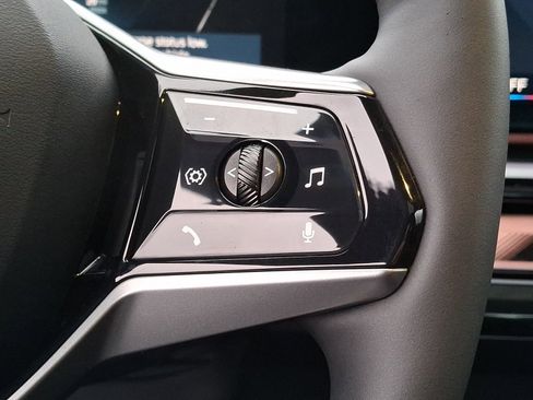 Used 2025 BMW i5 xDrive40 w/ Premium Package image 17