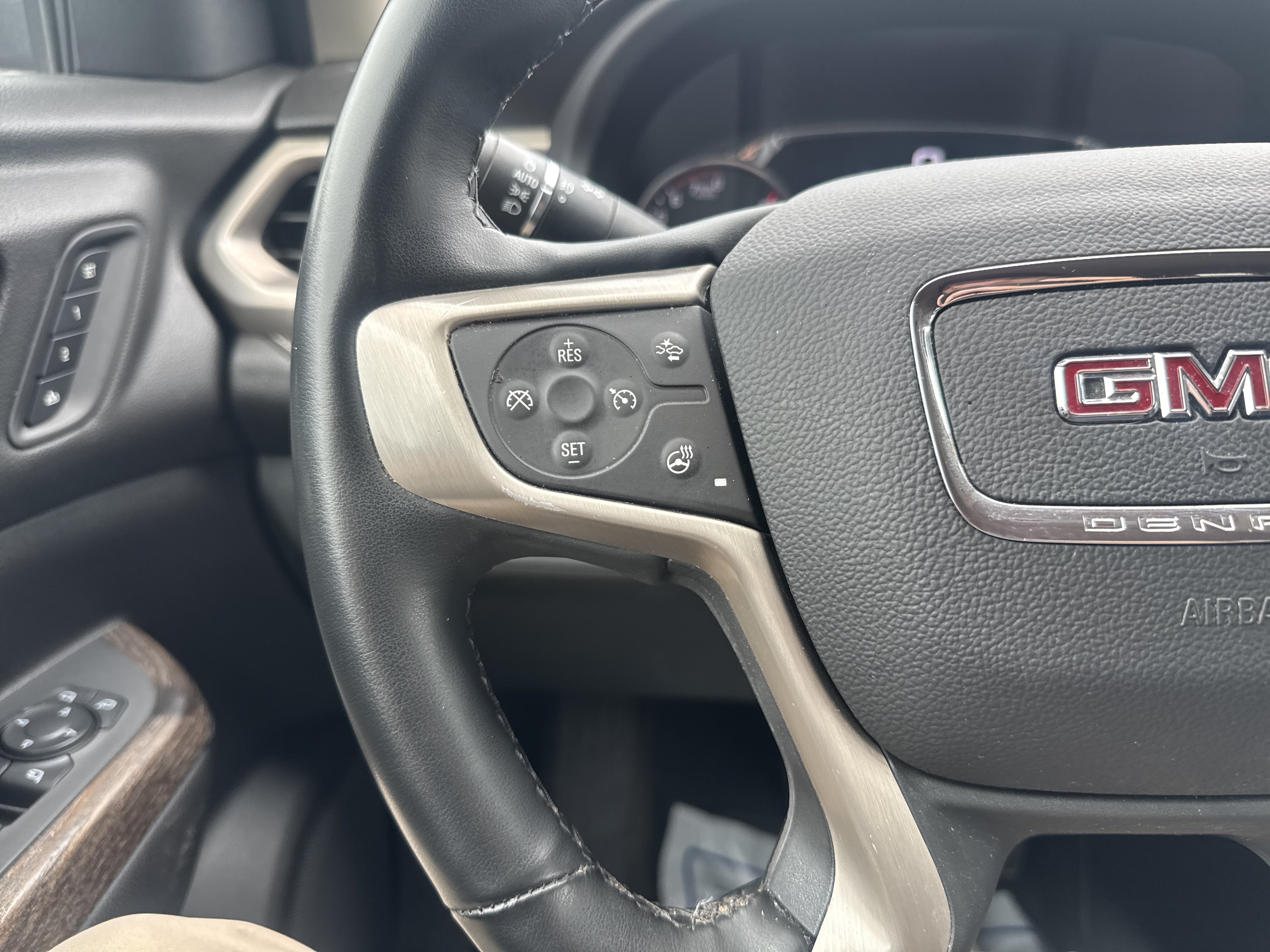 Used 2023 GMC Acadia Denali AWD/4WD image 19