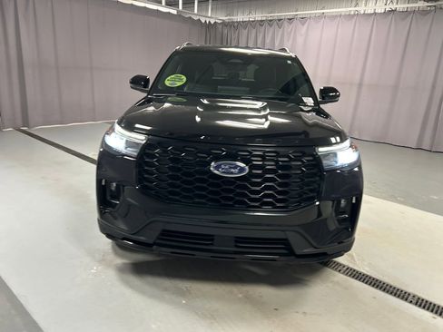 Used 2025 Ford Explorer ST-Line w/ ST-Line Street Pack AWD/4WD image 2