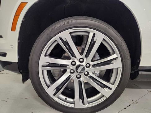 Used 2025 Cadillac Escalade Sport Platinum w/ LPO, Floor Liner Package AWD/4WD image 8