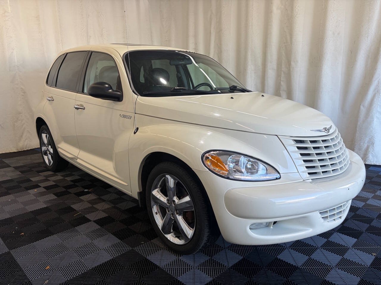 Used 2005 Chrysler PT Cruiser GT FWD image 3