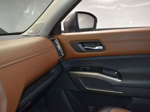 Used 2023 Nissan Pathfinder Platinum AWD/4WD image 24