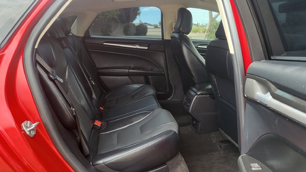 Used 2020 Ford Fusion Energi Titanium FWD image 20