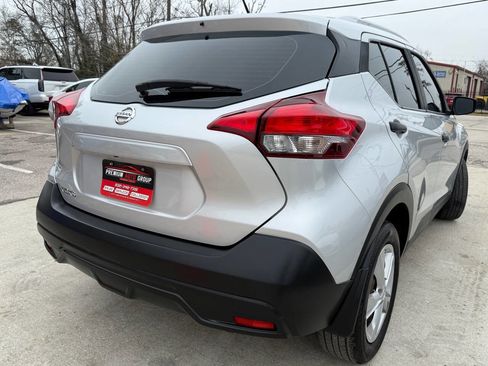 Used 2018 Nissan Kicks S image 4