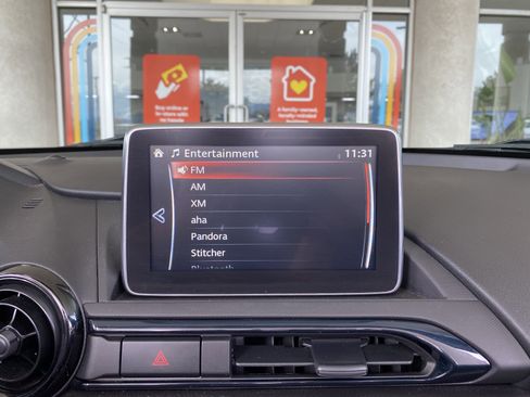 Used 2017 MAZDA MX-5 Miata Club image 3