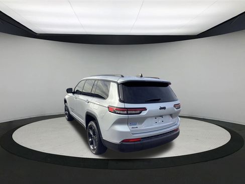 Used 2023 Jeep Grand Cherokee L Laredo image 6