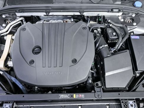 Certified 2025 Volvo S60 B5 Core AWD/4WD image 34