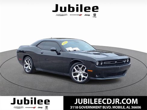 Used 2015 Dodge Challenger SXT Plus image 1