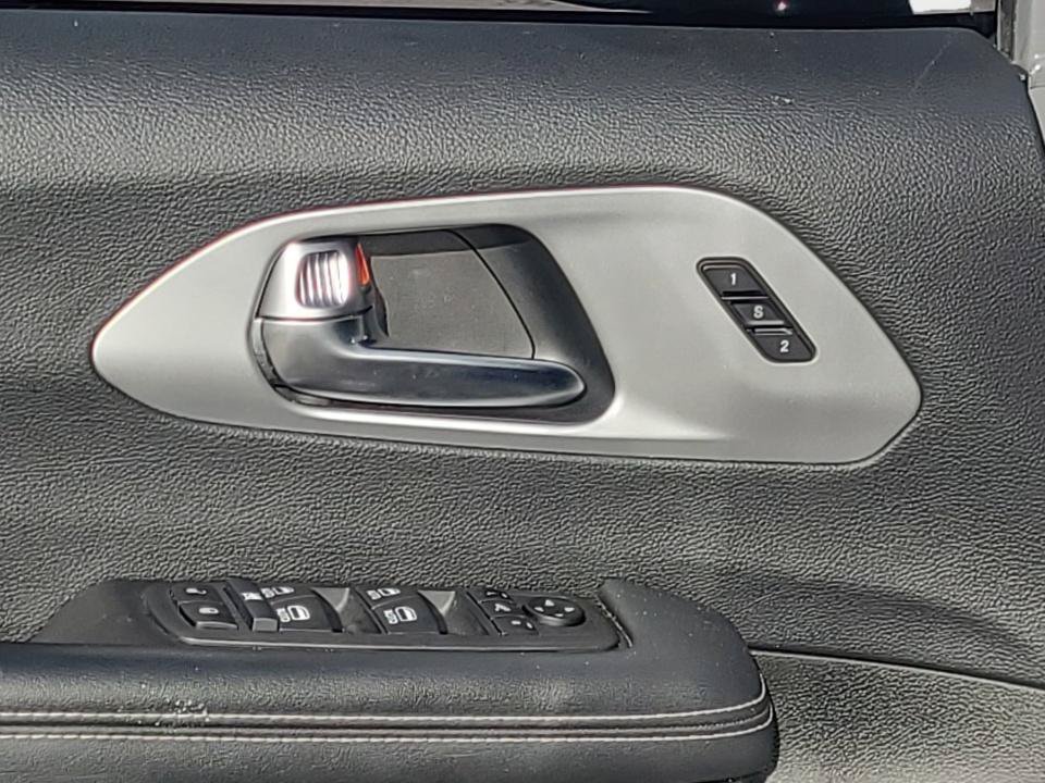 Used 2025 Chrysler Pacifica Limited FWD image 36