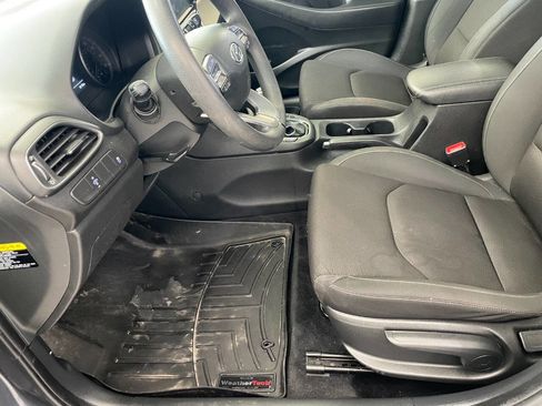 Used 2018 Hyundai Elantra GT image 17