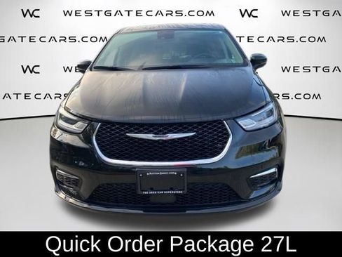 Used 2023 Chrysler Pacifica Touring-L AWD/4WD image 2