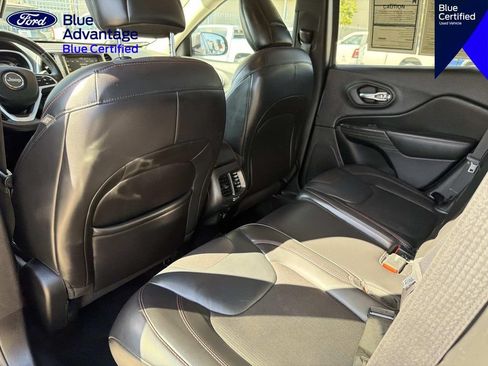 Used 2017 Jeep Cherokee Trailhawk AWD/4WD image 18