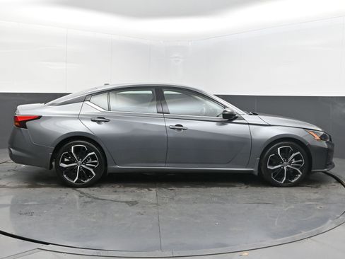 Certified 2023 Nissan Altima 2.5 SR w/ SR Premium Package image 8