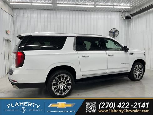 Used 2025 GMC Yukon XL Denali AWD/4WD image 2
