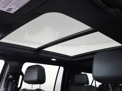 Used 2021 Chevrolet Suburban Z71 image 28