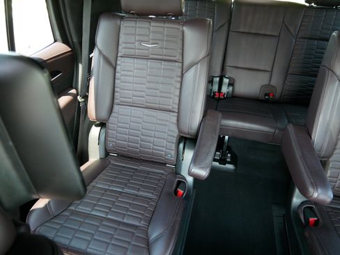 Used 2021 Cadillac Escalade Sport Platinum AWD/4WD image 13