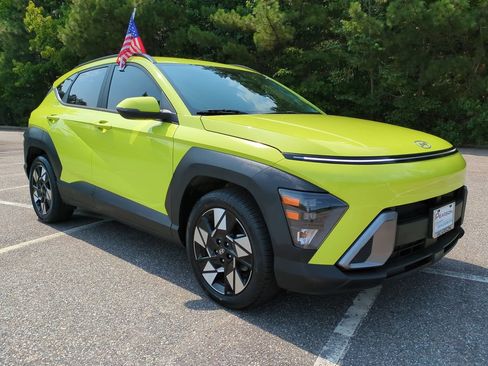 Used 2024 Hyundai Kona SEL w/ Convenience Package FWD image 2
