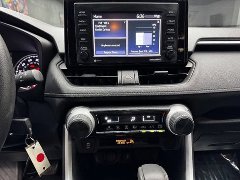 Used 2020 Toyota RAV4 LE FWD image 25