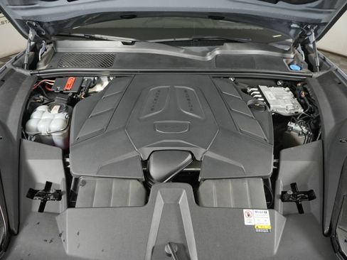 Certified 2024 Porsche Cayenne AWD/4WD image 45