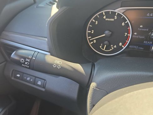 Used 2025 Nissan Altima 2.5 SV FWD image 37