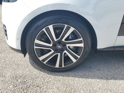 Used 2024 Land Rover Range Rover SE image 5