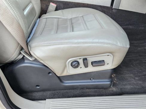Used 2003 HUMMER H2 w/ Preferred Equipment Group image 19