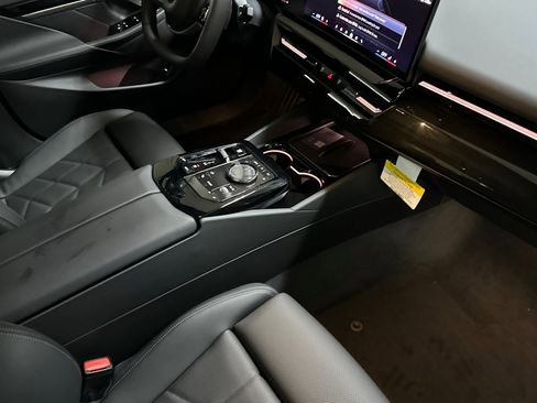 Used 2026 BMW 530i w/ Premium Package RWD image 27