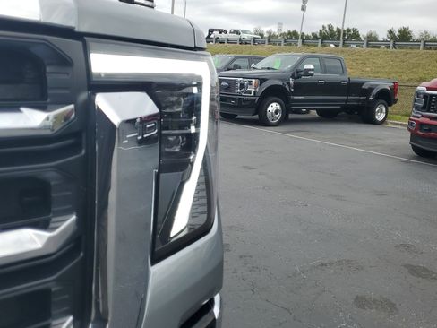 Used 2024 GMC Sierra 2500 SLT w/ SLT Premium Package image 3