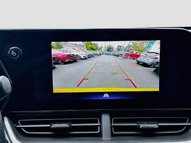 Used 2024 Chevrolet Trax RS w/ Sunroof Package FWD image 19