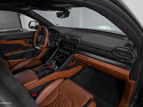 Used 2021 Lamborghini Urus image 49
