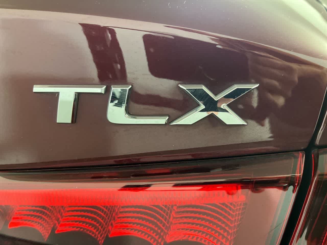 Used 2016 Acura TLX w/ Technology Package FWD image 11