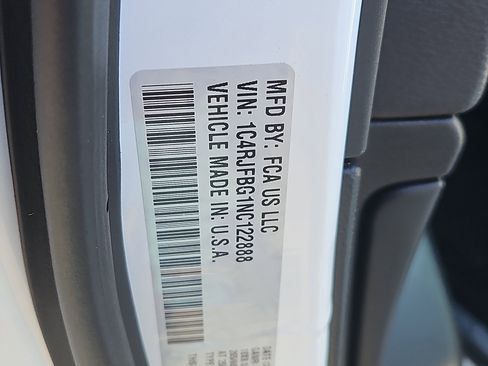 Used 2022 Jeep Grand Cherokee Limited image 8