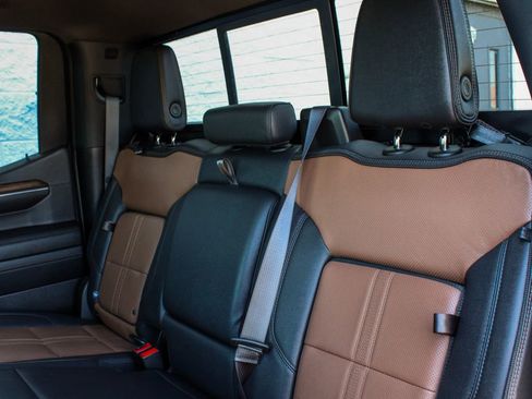 Used 2024 Chevrolet Silverado 1500 High Country w/ Technology Package AWD/4WD image 30