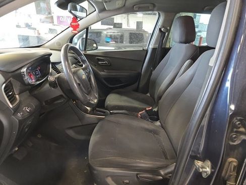 Used 2018 Chevrolet Trax LS w/ LPO, Cargo Package FWD image 34