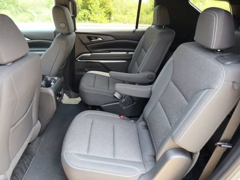 Used 2024 Chevrolet Traverse LT FWD image 13