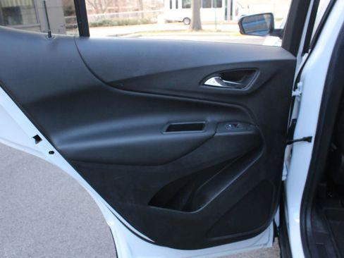 Used 2022 Chevrolet Equinox LT AWD/4WD image 18