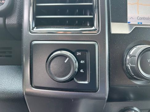 Used 2020 Ford F150 XLT w/ Equipment Group 302A Luxury AWD/4WD image 29