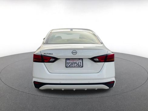 Used 2025 Nissan Altima 2.5 SV image 12