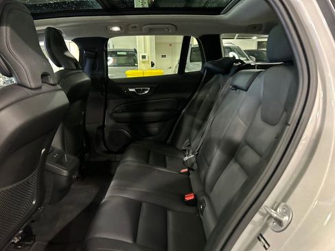 Certified 2025 Volvo V60 B5 Cross Country Plus image 23