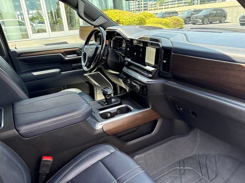 Used 2024 Chevrolet Silverado 1500 High Country w/ High Country Premium Package AWD/4WD image 13