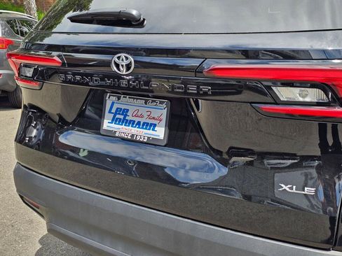 Used 2025 Toyota Grand Highlander FWD image 15