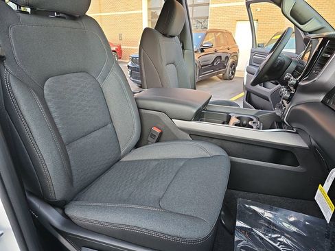 New 2026 RAM 1500 4x4 Crew Cab image 10