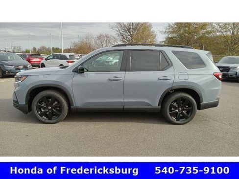 Certified 2025 Honda Pilot Black Edition image 4