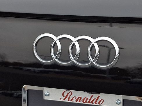 Used 2020 Audi Q5 e Prestige w/ Prestige Package image 31