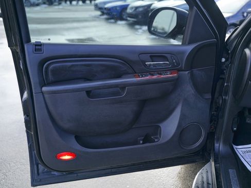 Used 2012 Cadillac Escalade Luxury image 19