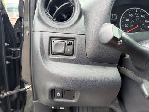 Used 2017 Nissan Versa S Plus FWD image 36