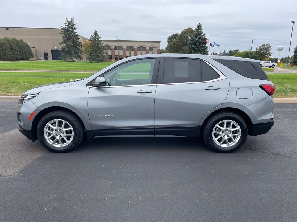 Used 2024 Chevrolet Equinox LT AWD/4WD image 2