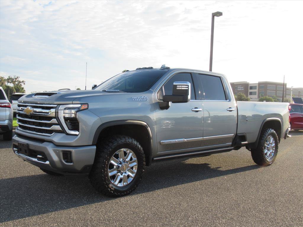 Used 2024 Chevrolet Silverado 2500 High Country w/ Technology Package AWD/4WD image 3