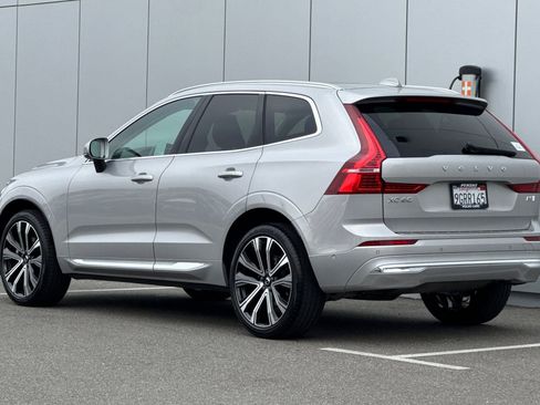 Used 2023 Volvo XC60 B5 Ultimate w/ Protection Package Premier FWD image 3